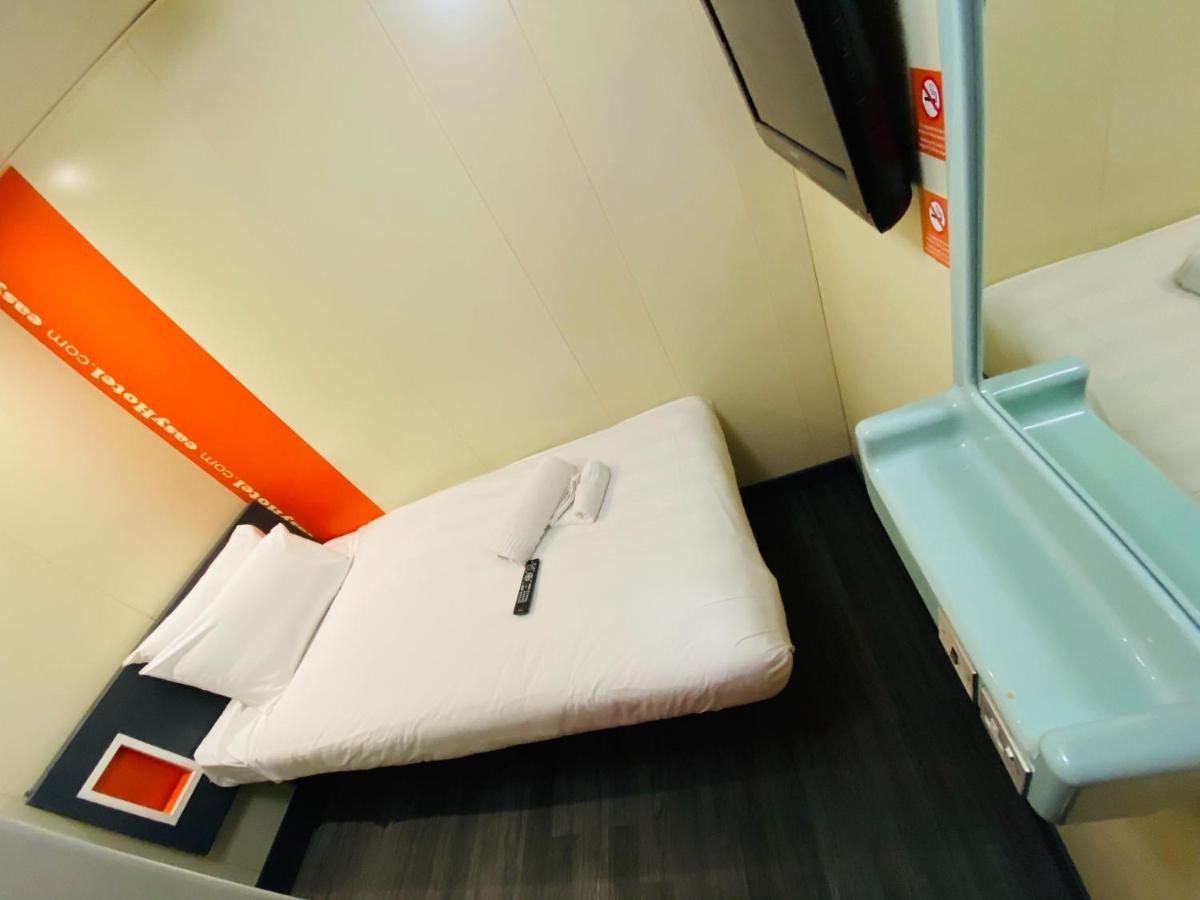 Easyhotel London Heathrow Hayes  Exteriör bild