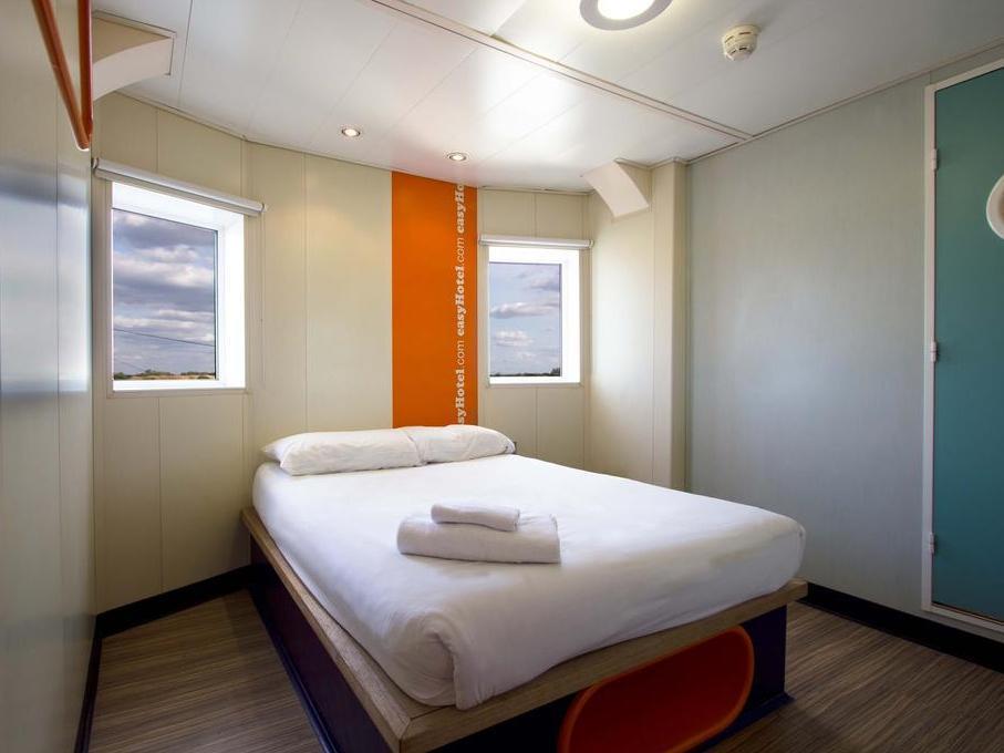 Easyhotel London Heathrow Hayes  Exteriör bild