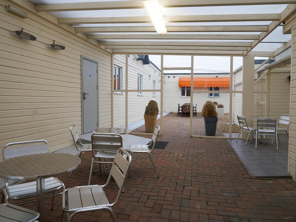 Easyhotel London Heathrow Hayes  Exteriör bild