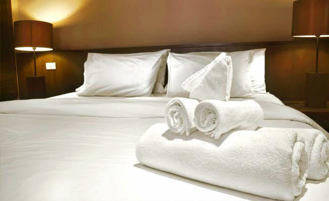 Easyhotel London Heathrow Hayes  Exteriör bild