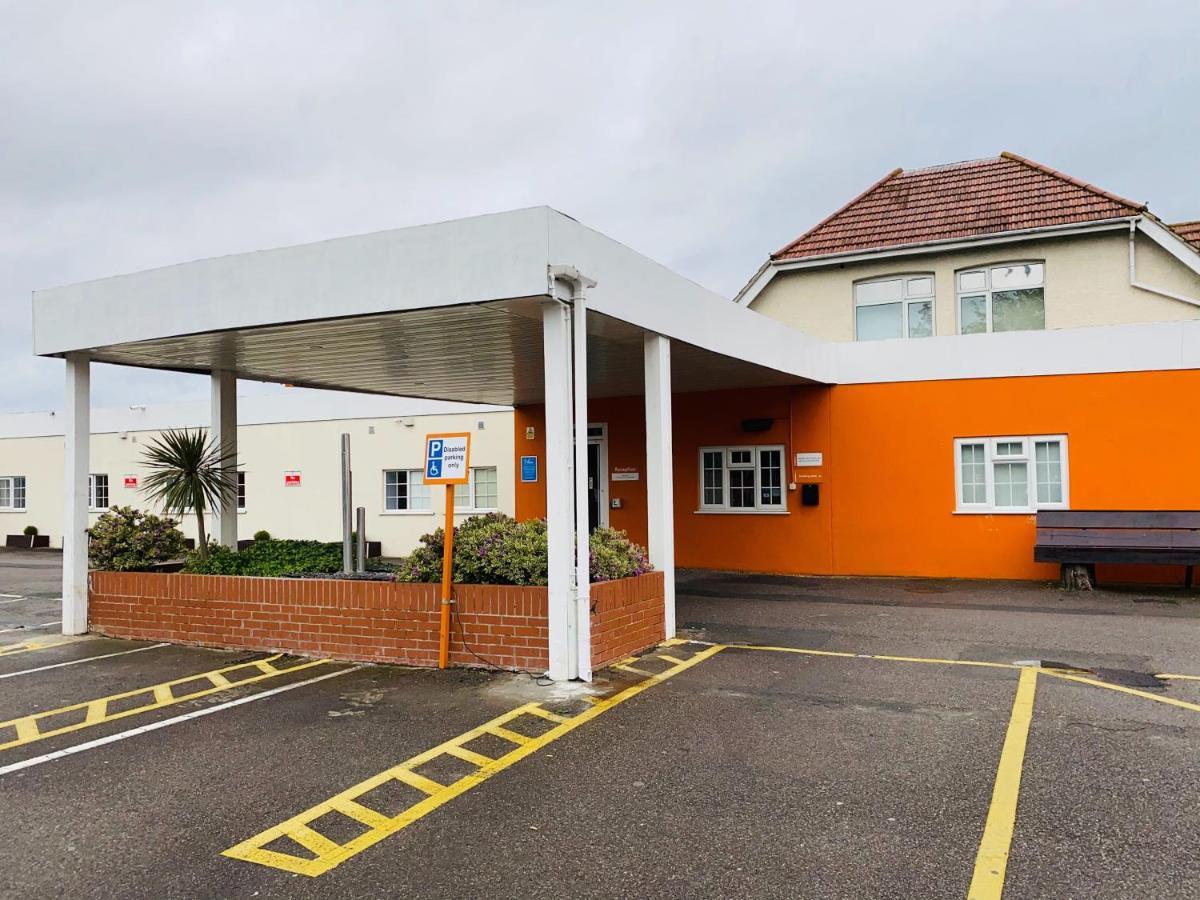 Easyhotel London Heathrow Hayes  Exteriör bild