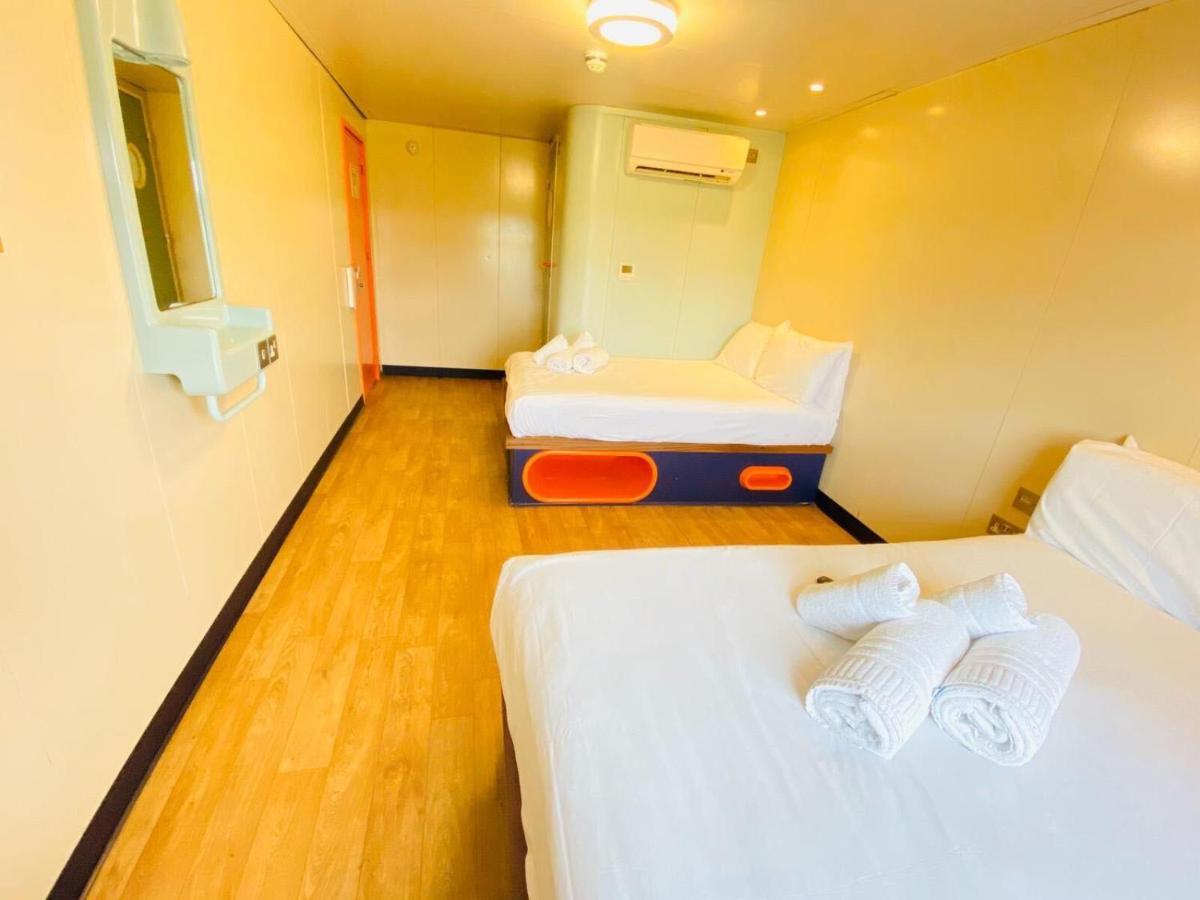 Easyhotel London Heathrow Hayes  Exteriör bild