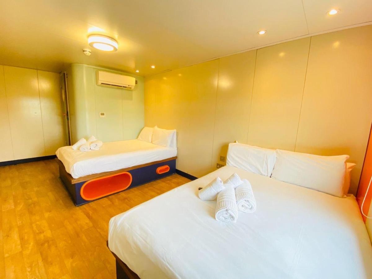Easyhotel London Heathrow Hayes  Exteriör bild